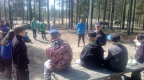 Suunta-2000:n miehet kävivät opettamassa suunnistustaitoja